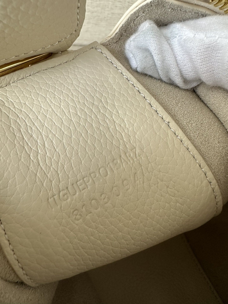 Bv*b*rry hobo bags